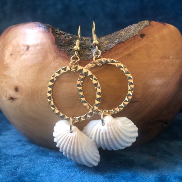 Shell Earrings - Picture 1 of 3